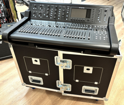 Midas M32 Live Bundle w. Case - begagnad i gruppen Live & Studio / Live / Mixerbord hos Musikanten i Umeå AB (101010015)