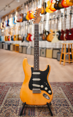 Belle Guitars Custom Strat Aged Shell Pink i gruppen Str�nginstrument / Gitarr / Elgitarr hos Musikanten i Ume� AB (B2503)