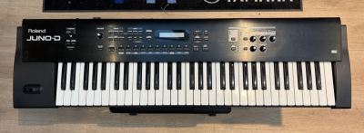 Roland Juno-D Synthesizer - begagnad i gruppen Fynd & begagnat / Fynd & begagnat hos Musikanten i Ume AB (M700478)