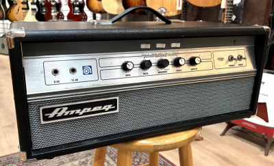 Ampeg V-4B Bastopp - begagnad i gruppen Str�nginstrument / F�rst�rkare / Elbas hos Musikanten i Ume� AB (M700613)