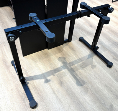 K&M 18820 Omega Pro - begagnat i gruppen Klaviatur / Tillbeh�r / Stativ hos Musikanten i Ume� AB (M700626)