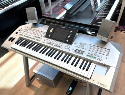 Yamaha Tyros 2 Bundle - begagnad i gruppen Fynd & begagnat / Fynd & begagnat hos Musikanten i Ume� AB (M700640)