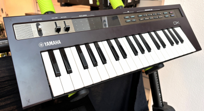Yamaha Reface DX inkl. bag - begagnad i gruppen Fynd & begagnat / Fynd & begagnat hos Musikanten i Umeå AB (M700719)