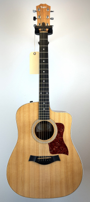 Taylor 210ce Dreadnought - begagnad i gruppen Str�nginstrument / Gitarr / St�lstr�ngade hos Musikanten i Ume� AB (M8000023)
