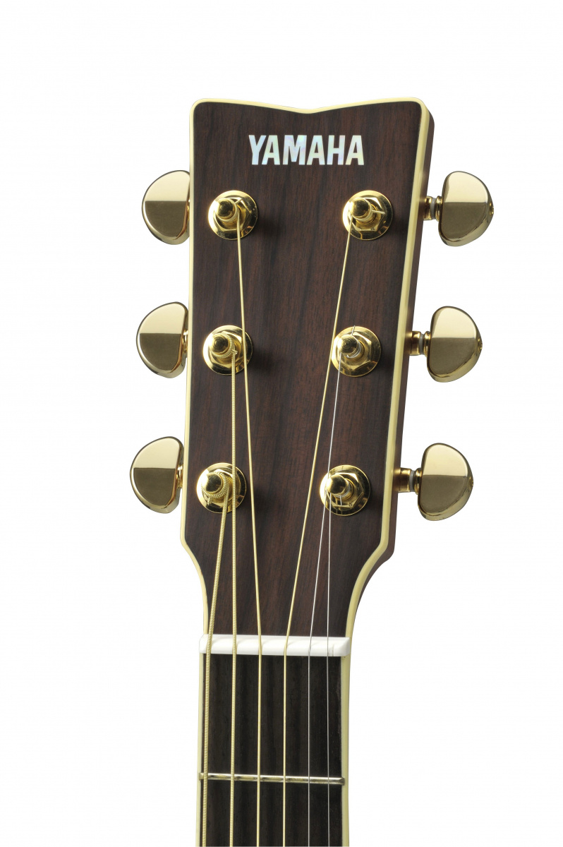 St�lstr�ngad gitarr fr�n Yamaha i snygg sunburst finish.