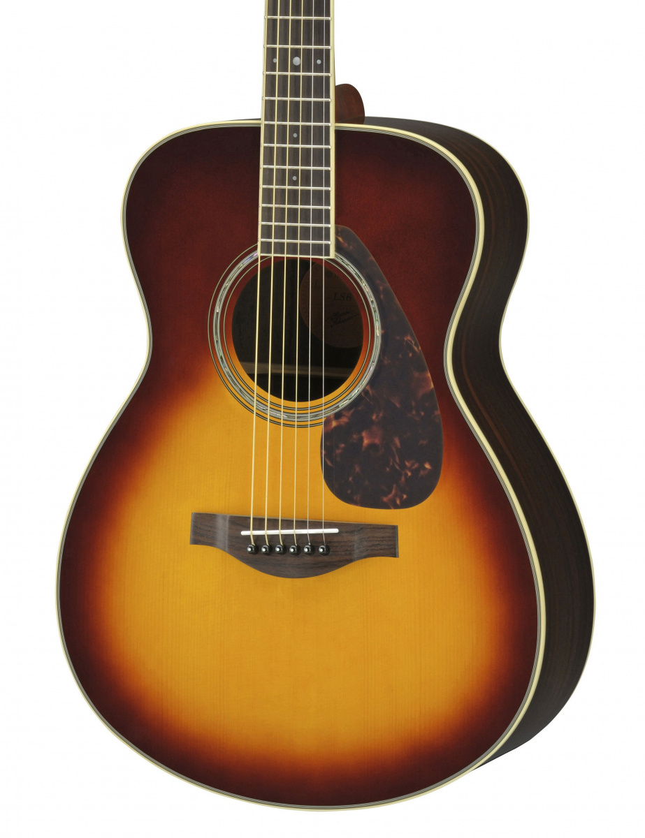 St�lstr�ngad gitarr fr�n Yamaha i snygg sunburst finish.