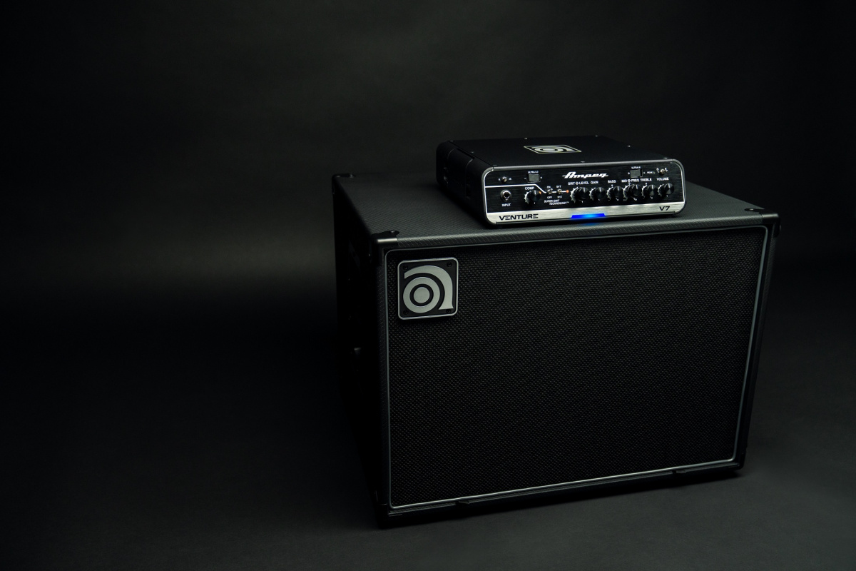 Ampeg V7 Venture Bass Head