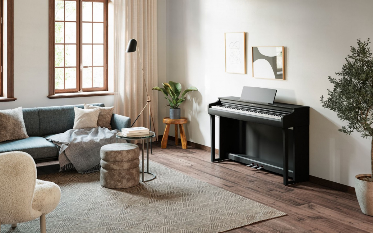 Yamaha CLP-825 Digitalpiano - svart