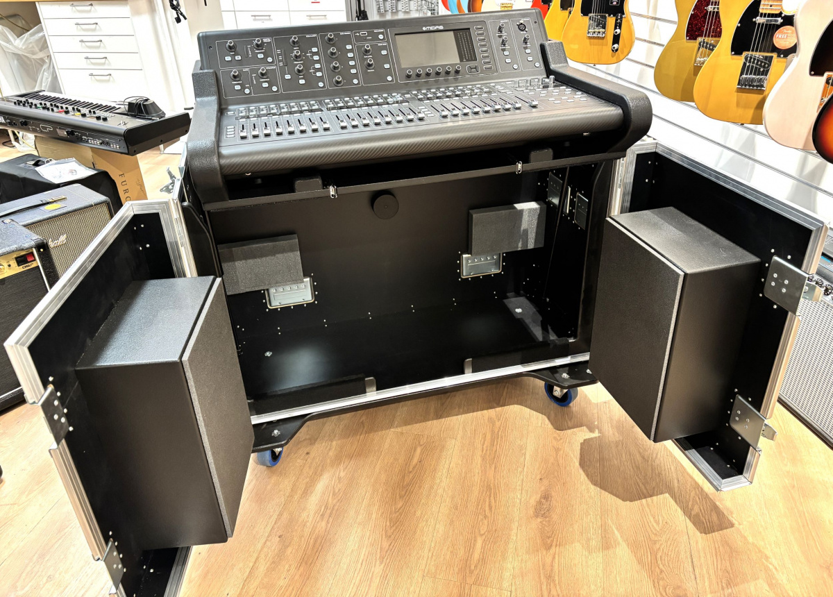 Midas M32 Live Bundle w. Case - begagnad