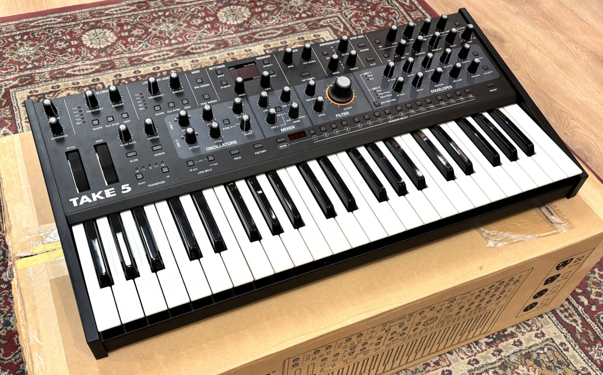 Sequential Take 5 analog polyfonisk synthesizer