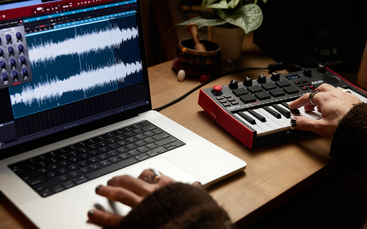 Akai MPK Mini Play MK3 midicontroller med h�gtalare