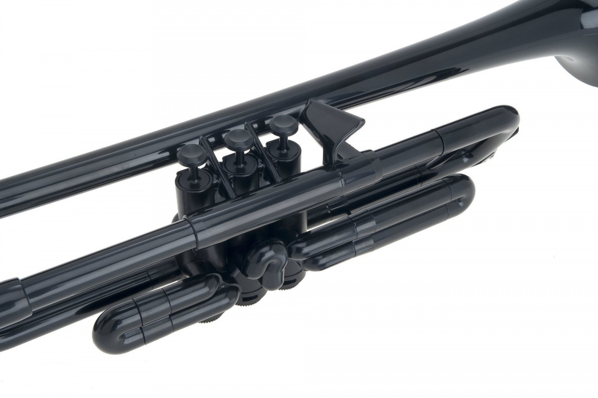 Prisv�rd trumpet tillverkad helt i plast, perfekt f�r nyb�rjaren