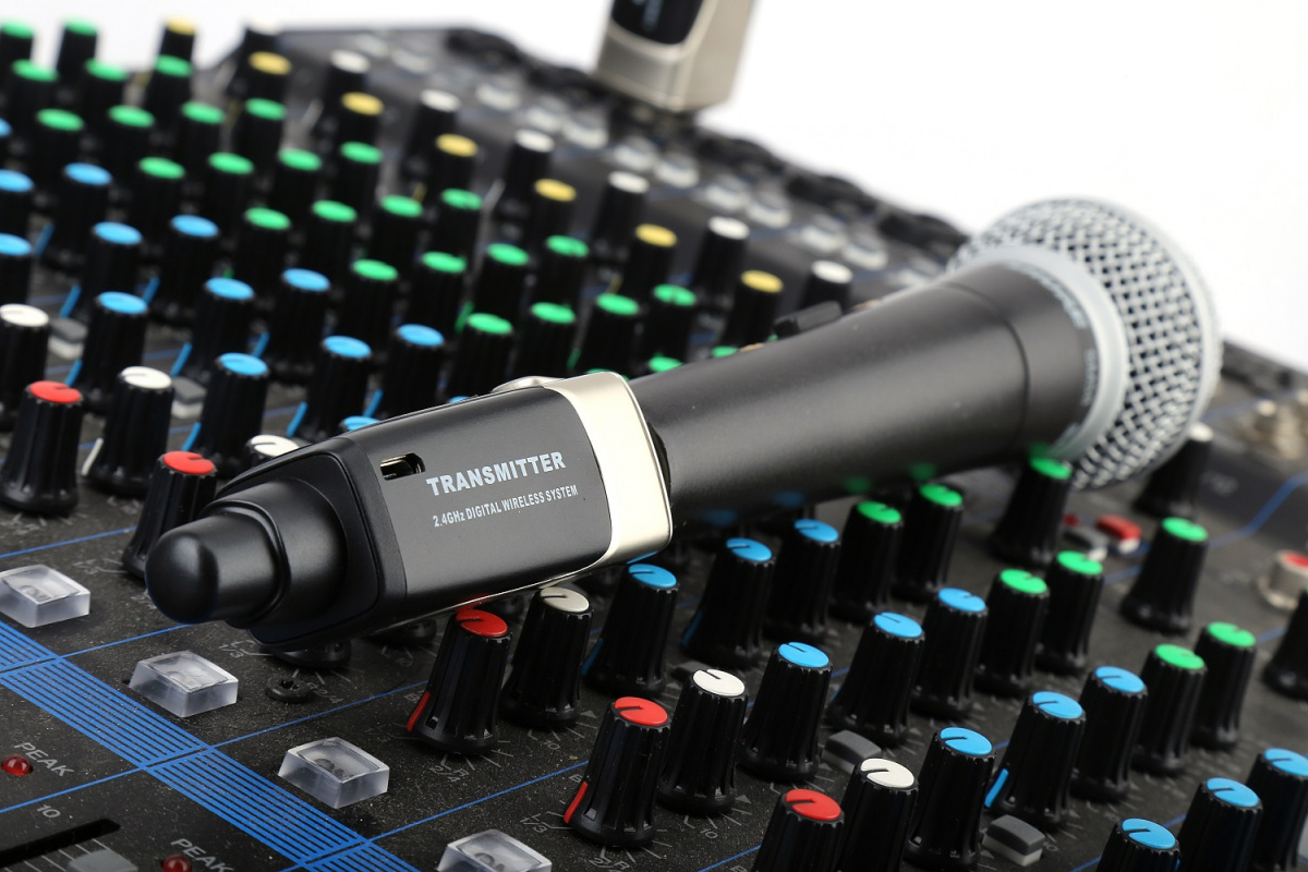 XVive U3 Wireless System Microphone
