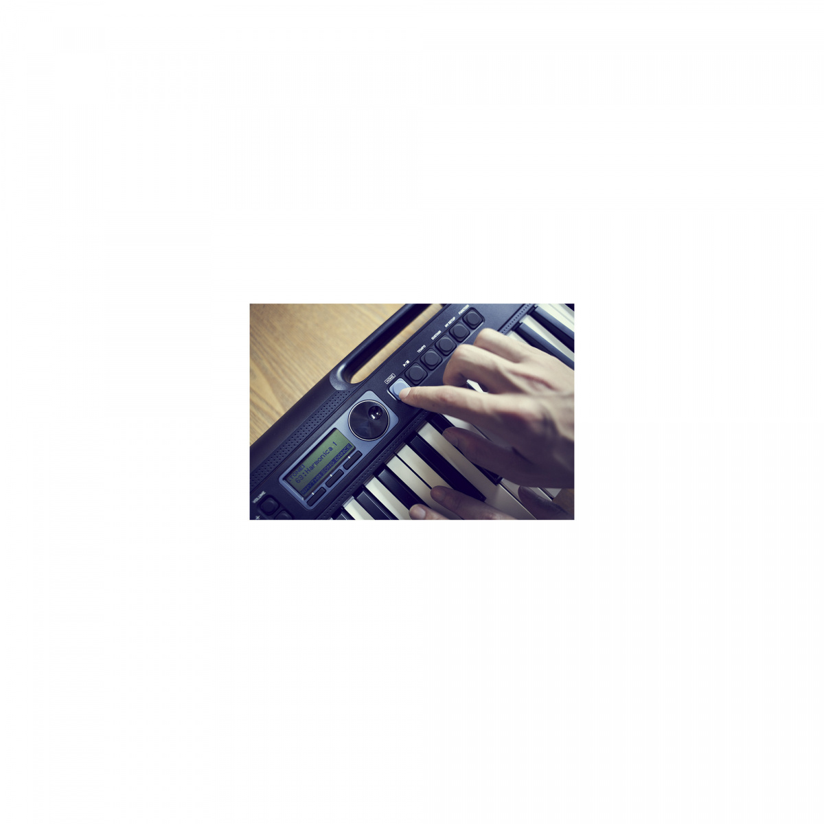 Bild p� n�r n�gon trycker p� en knapp