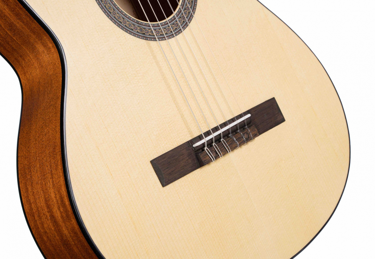 Cort AC100 Nylonstr�ngad