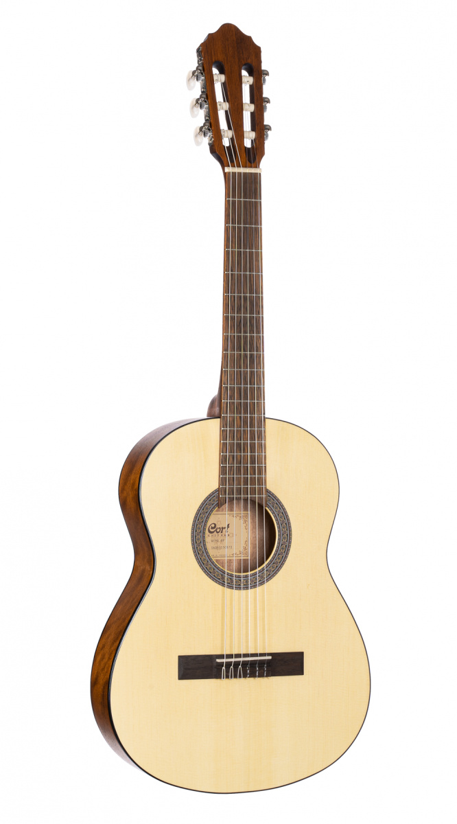 Nylonstr�ngad gitarr i 3/4 storlek f�r de yngre nyb�rjarna