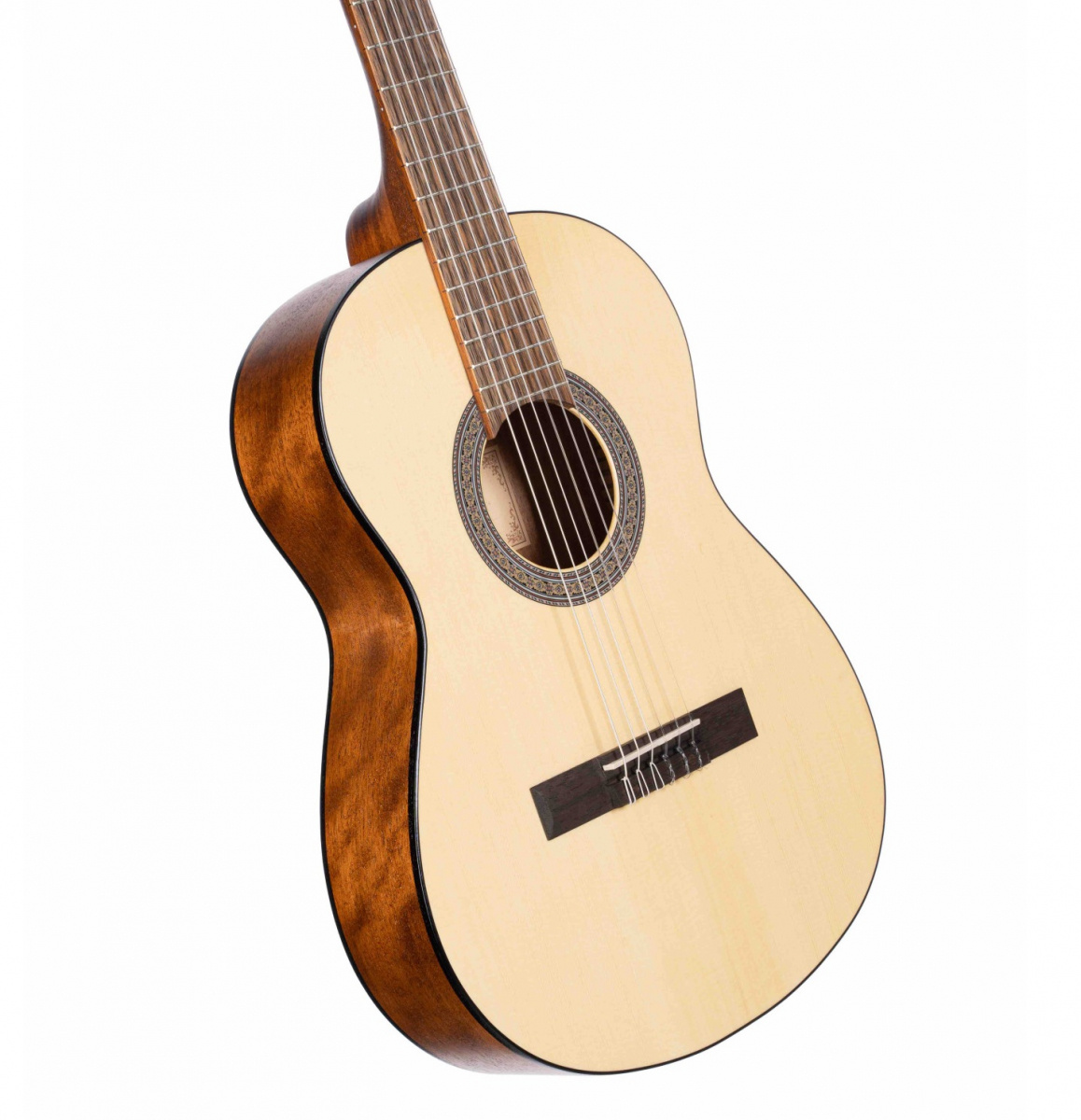 Nylonstr�ngad gitarr i 3/4 storlek f�r de yngre nyb�rjarna