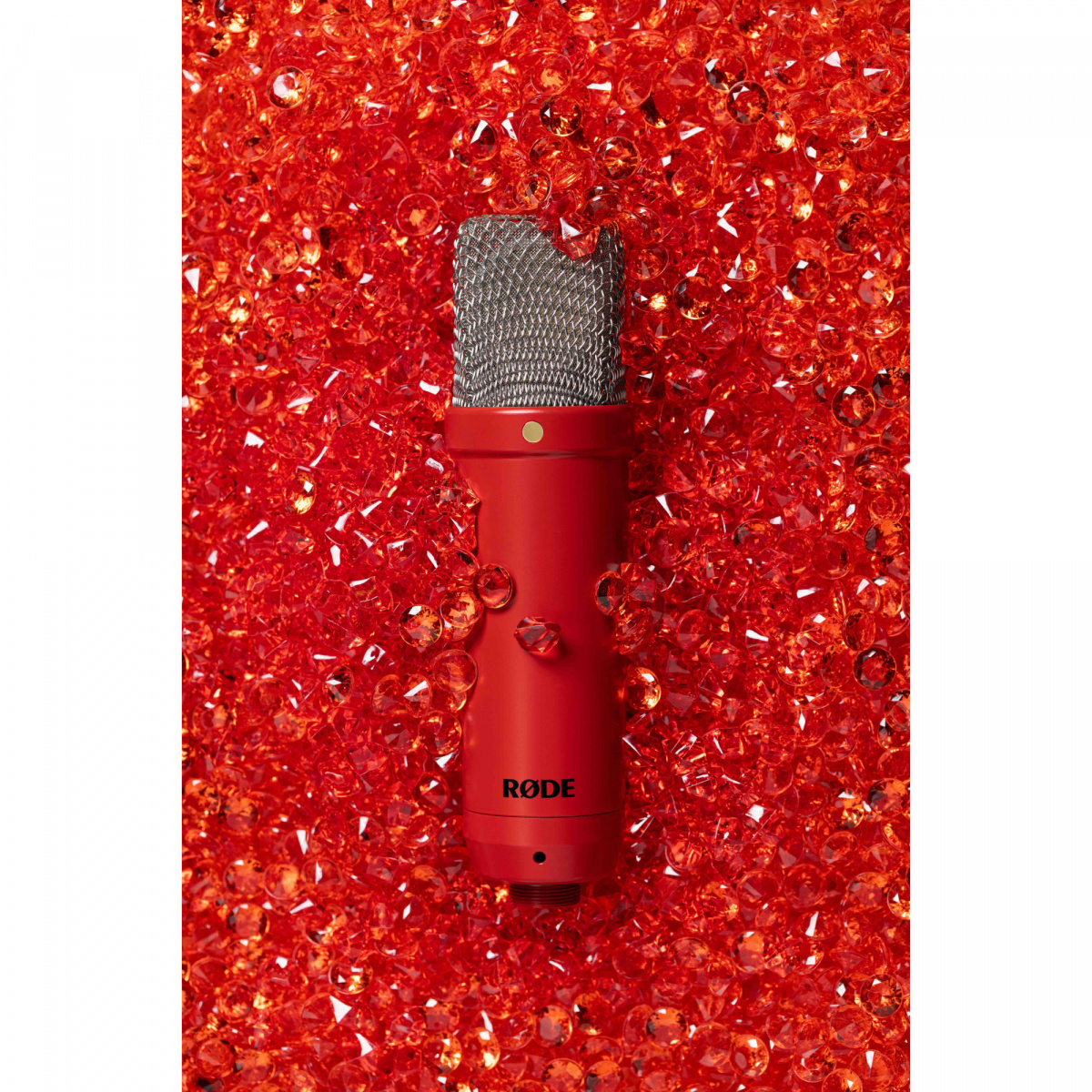 Stors�ljande NT-1 Signature Series mikrofon i snygg r�d finish