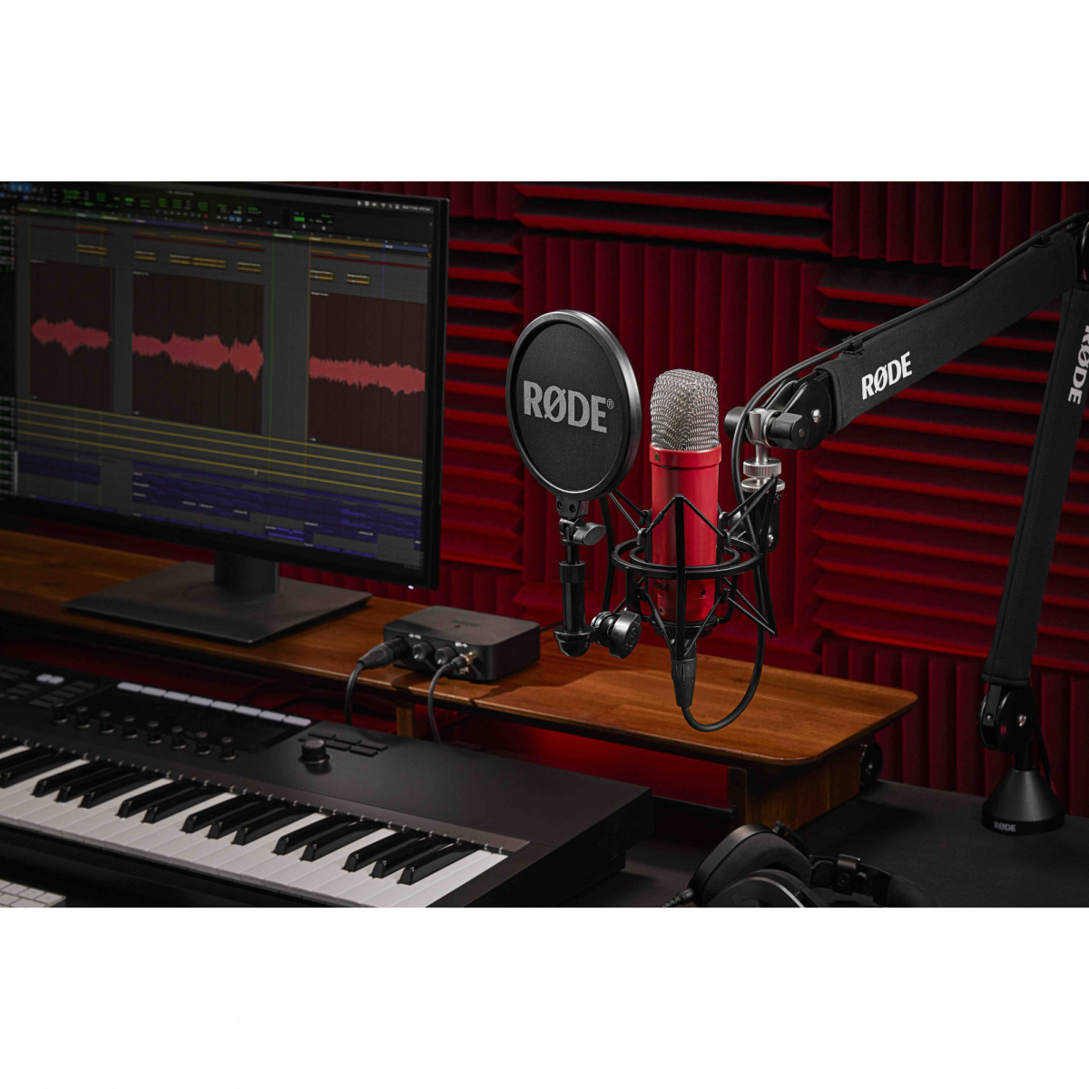 Stors�ljande NT-1 Signature Series mikrofon i snygg r�d finish