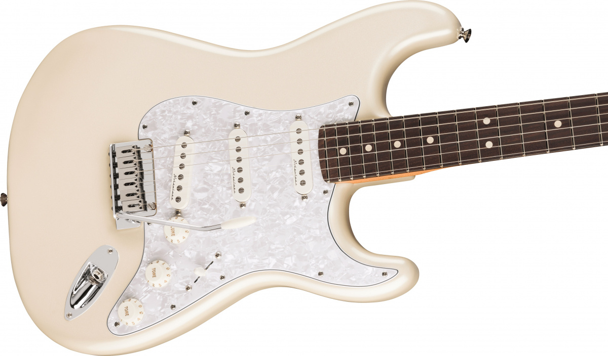N�rbild p� kroppen av en Fender Stratocaster Player II Modified i Olympic Pearl finish