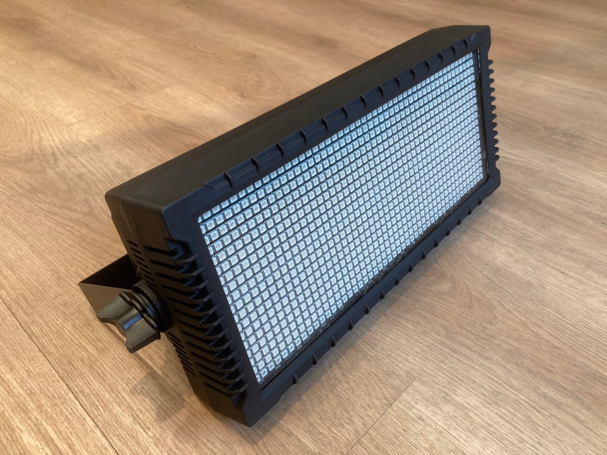 EUROLITE LED Strobe SMD PRO 864 DMX RGB