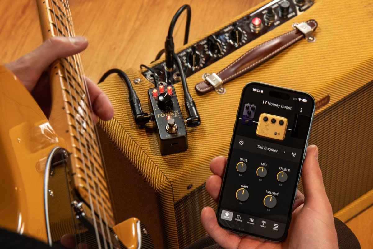 IK Multimedia ToneX One+ gitarrpedal p� en f�rst�rkare
