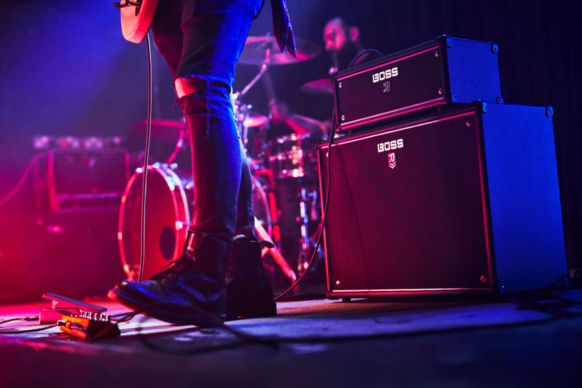 100 watts gitarrtopp i kompakt format med Katanas erk�nda ljud och effekter.