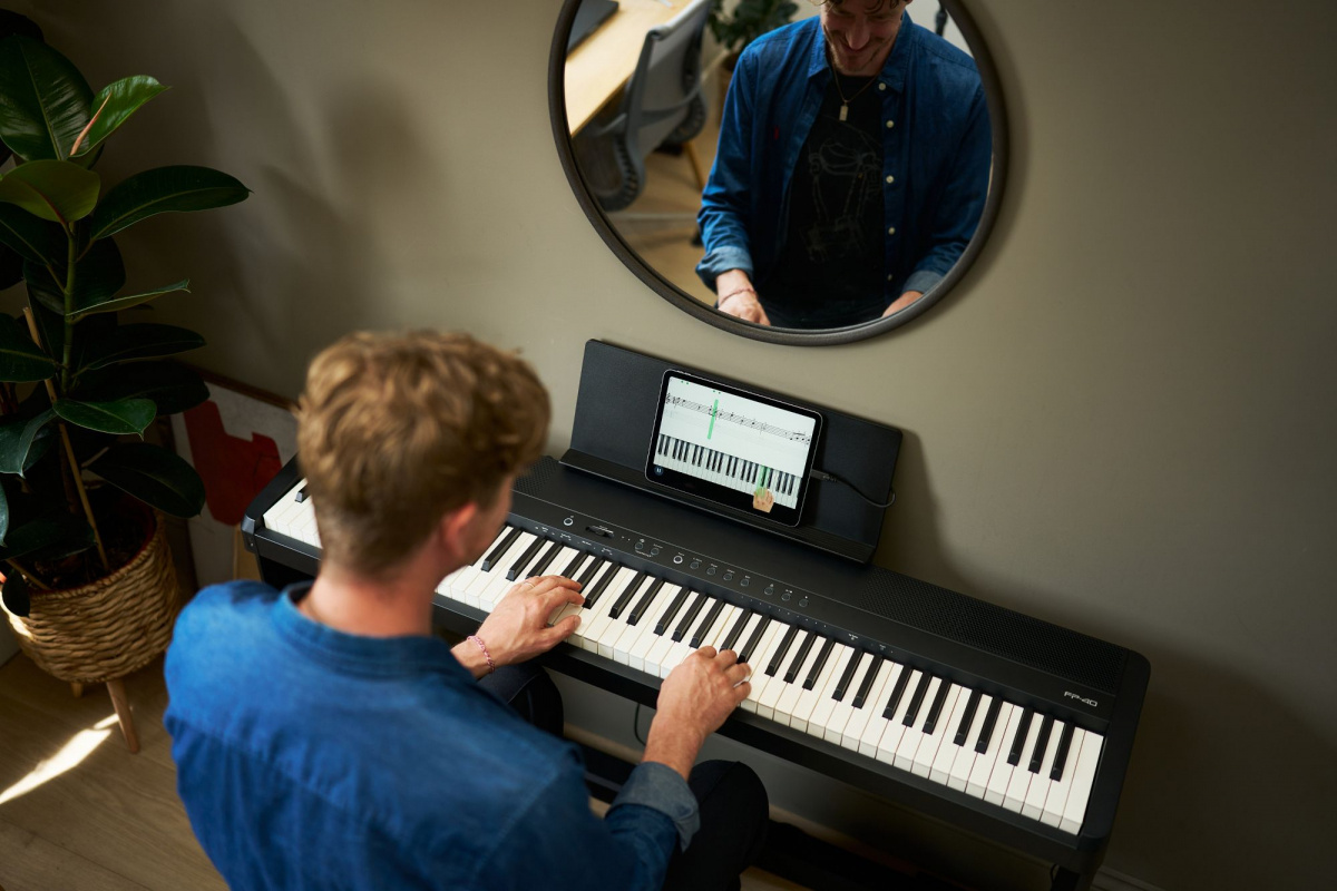 Roland FP-40 digitalpiano svart med Piano Sphere