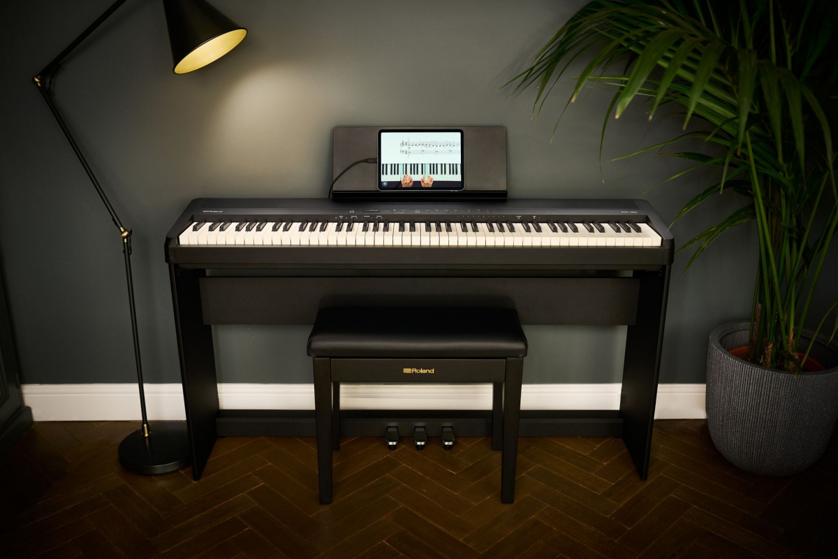 Komplett m�bel Roland FP-40 digitalpiano svart