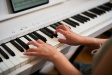 Roland FP-40 - White Närbild på Roland FP-40 digitalpiano i vitt