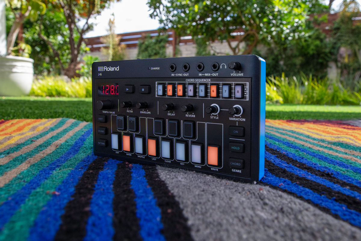 Roland AIRA Compact J-6 Chord Synthesizer