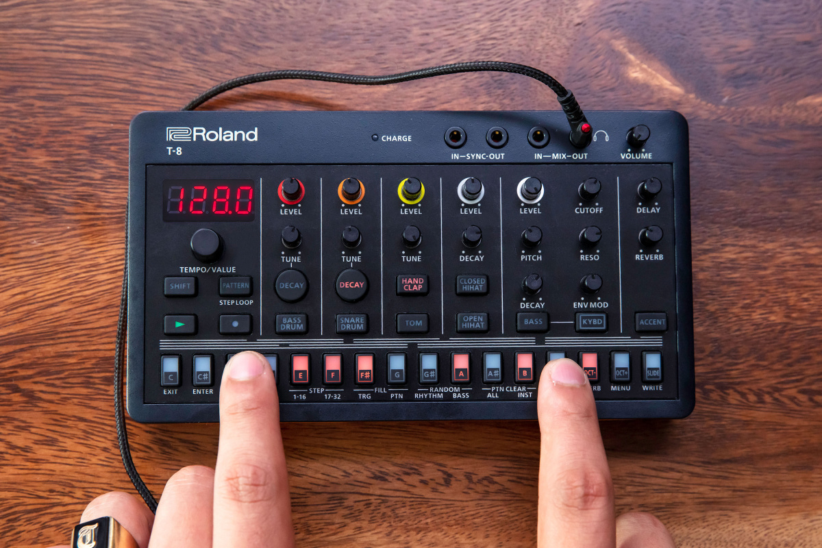 Roland AIRA Compact T-8 Beat Machine