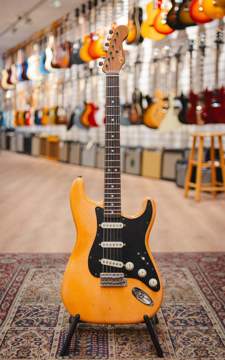 Belle Guitars Custom Strat Aged Shell Pink