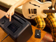 JBL BandBox Trio JBL BandBox Trio gitarrförstärkare med effekter på vardagsrumsbord
