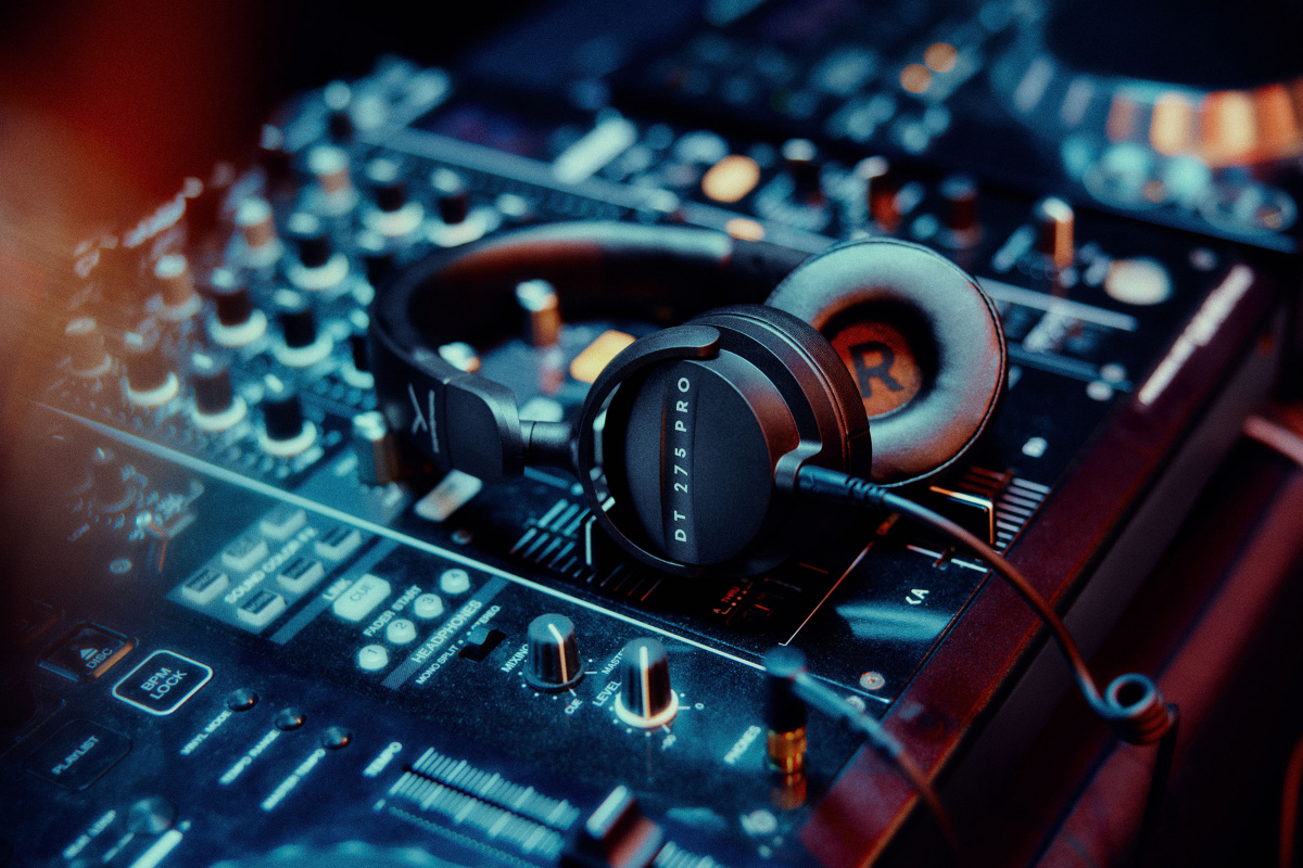 Beyerdynamic DT 275 PRO professionella h�rlurar f�r DJs