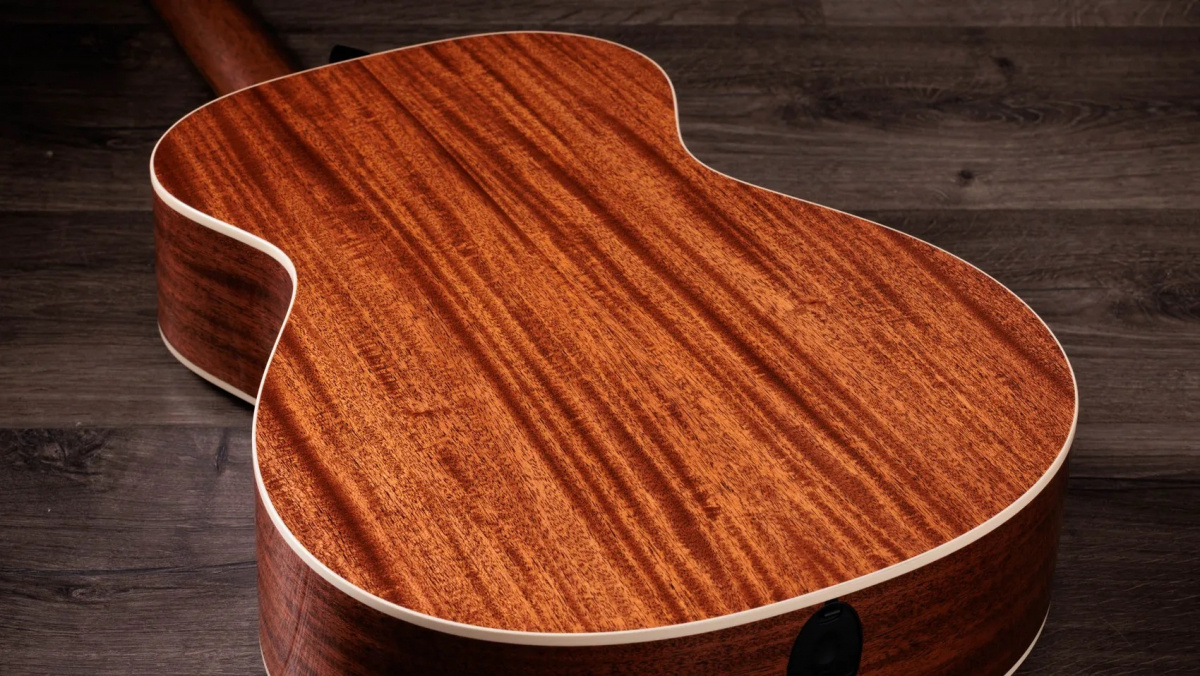 Taylor Ben Harper 512e med solid mahognykropp