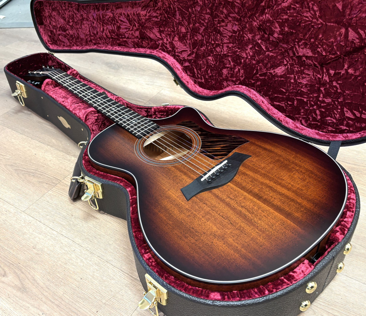 Taylor 322ce Grand Concert - begagnad