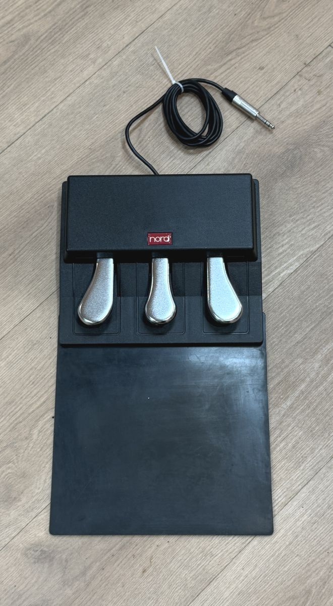 Nord Triple Pedal TP1 - Begagnad