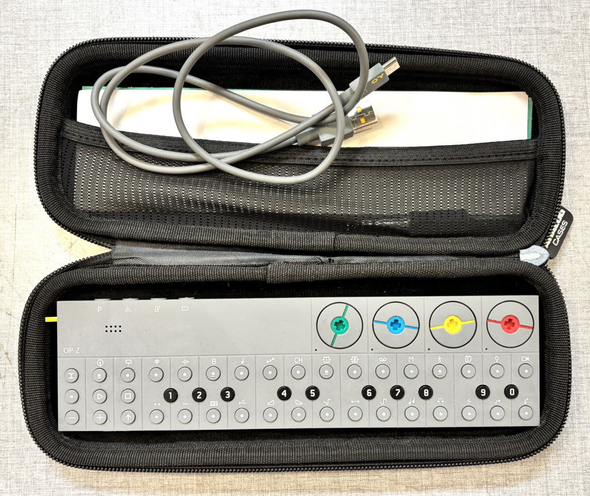 Teenage Engineering OP-Z inkl. case - begagnad