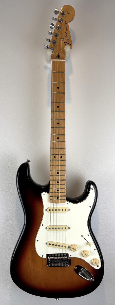 Fender Standard Stratocaster 2017 - begagnad