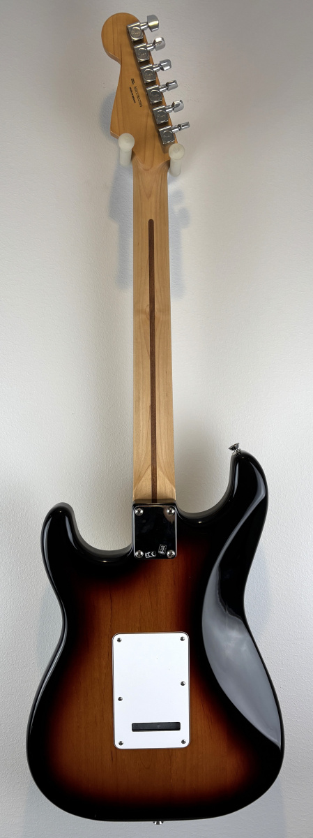 Fender Standard Stratocaster 2017 - begagnad