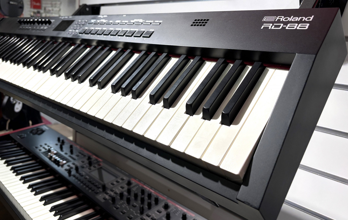 Roland RD-88 - begagnad