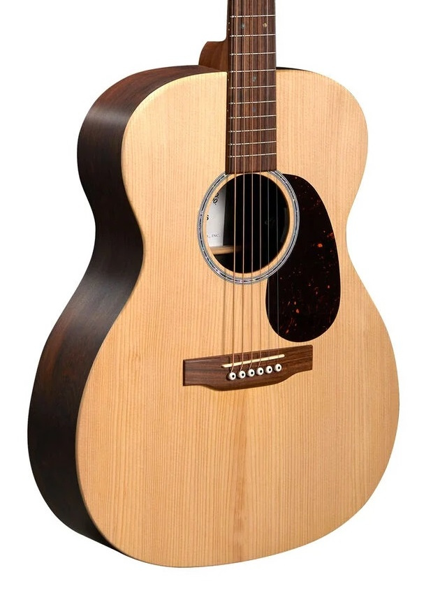 Martin 000-X2E st�lstr�ngad med vacker Brazilian HPL i sidor/botten