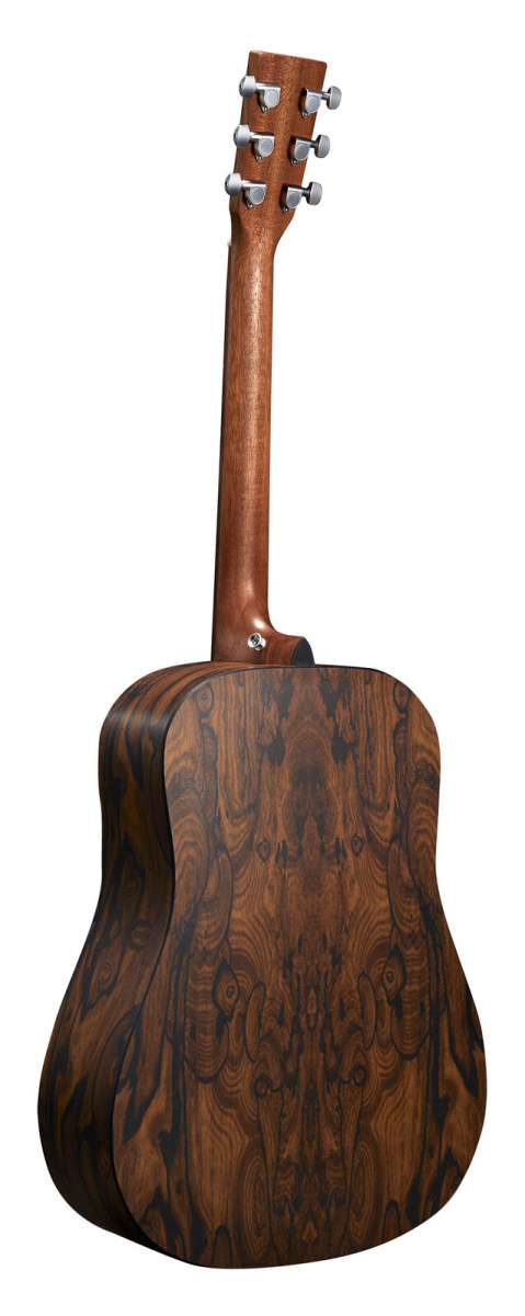 Martin Dreadnought st�lstr�ngad med mikrofonsystem