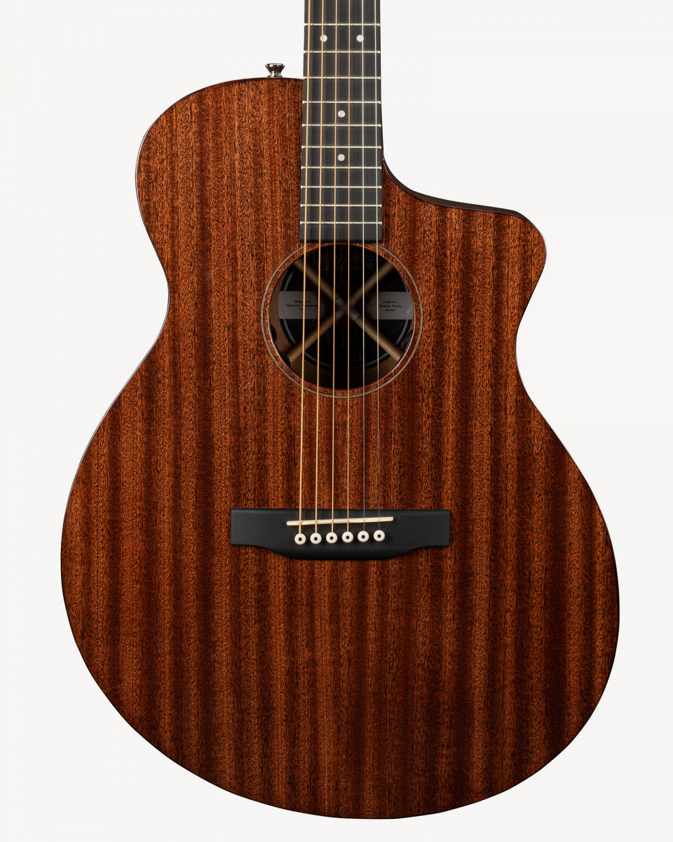 Martin st�lstr�ngad akustisk gitarr tillverkad i mahogny