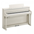 Yamaha CLP-875 - Vit Björk Yamaha Clavinova CLP875WB i ljus björkfinish sett snett från sidan