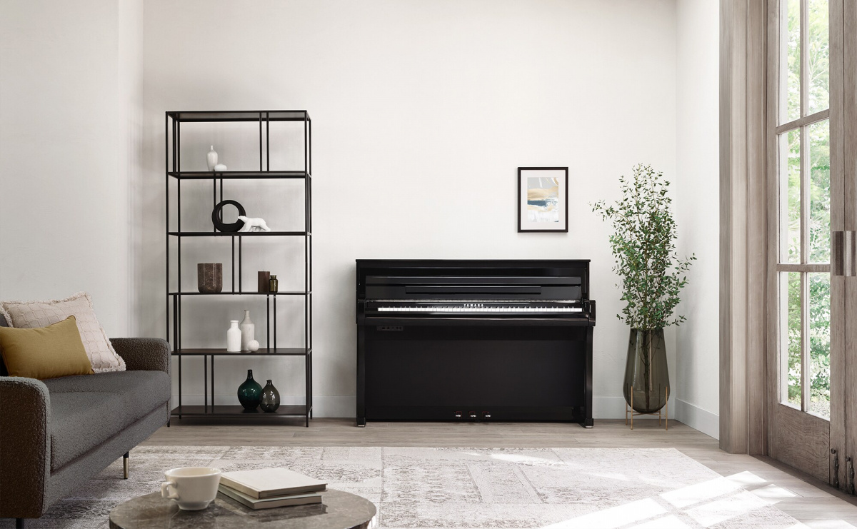 Yamaha Clavinova CLP-885PE i ett vardagsrum
