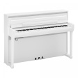 Yamaha CLP-885 - Vitt Polerat Yamaha Clavinova CLP-885PWH sett snett framifrån
