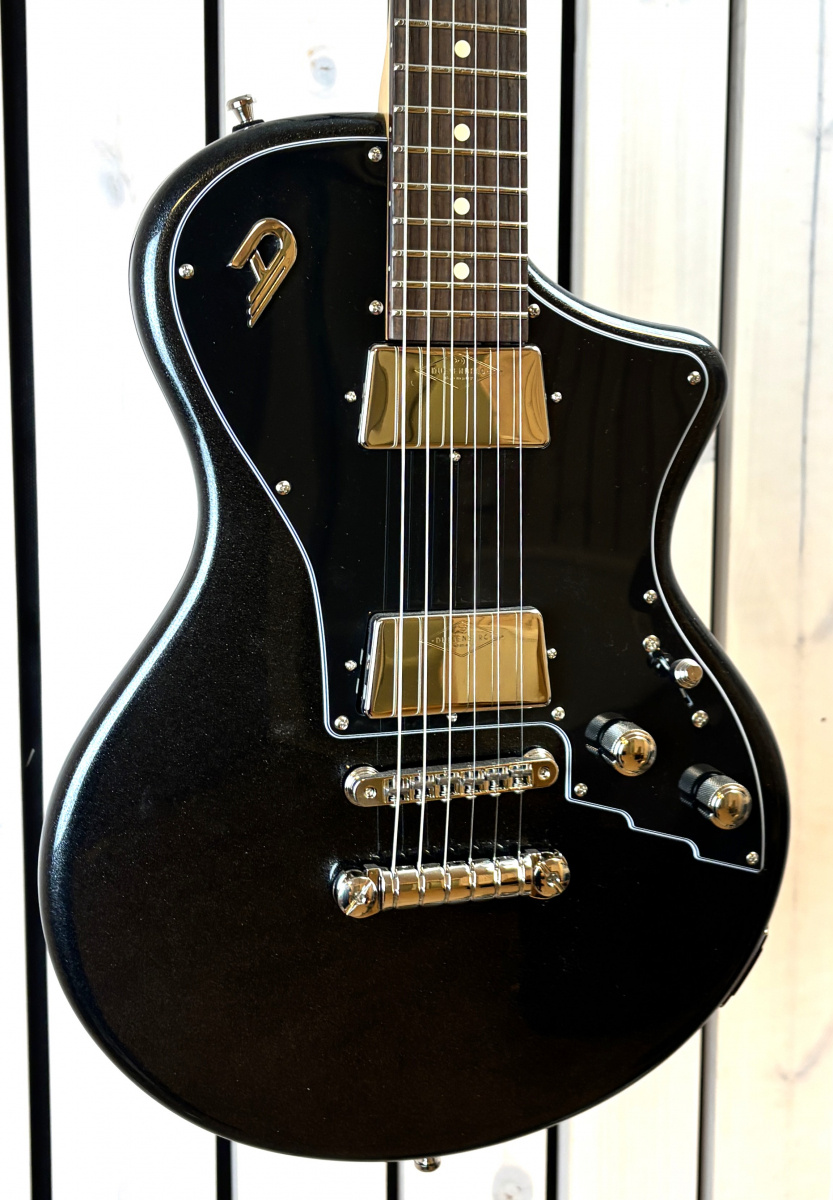 Duesenberg Julietta Catalina Black framifr�n