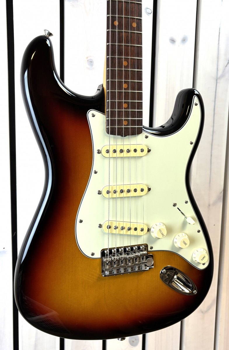 Fender American Vintage II Stratocaster 1961 elgitarr i 3-tone sunburst